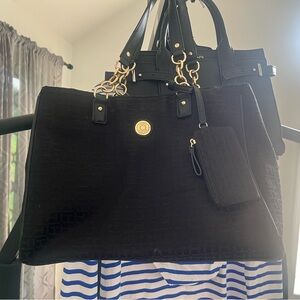 Elegant Black Tommy Hilfiger Women's Handbag